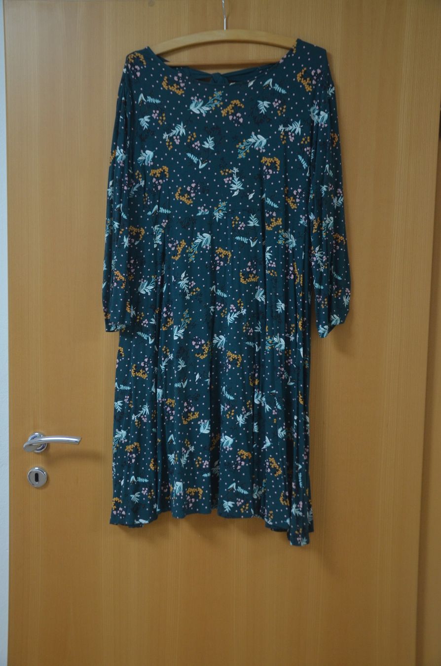 Kleider: TAILLE 50-52 - 1 MAL GETRAGEN – Gebraucht aus Chiasso von Dolly015