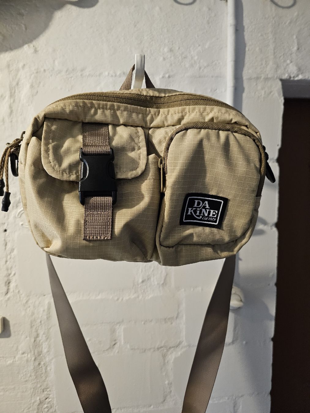 Dakine Borse: Dakine Bauchtasche in beige – Nuovo (secondo la descrizione) da Hendschiken venduto da Nic_Sta