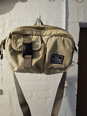Dakine Bauchtasche in beige