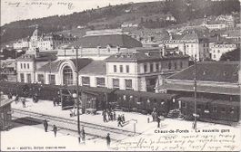 CHAUX - de - FONDS, le train sur le quai de ls nouvelle gare