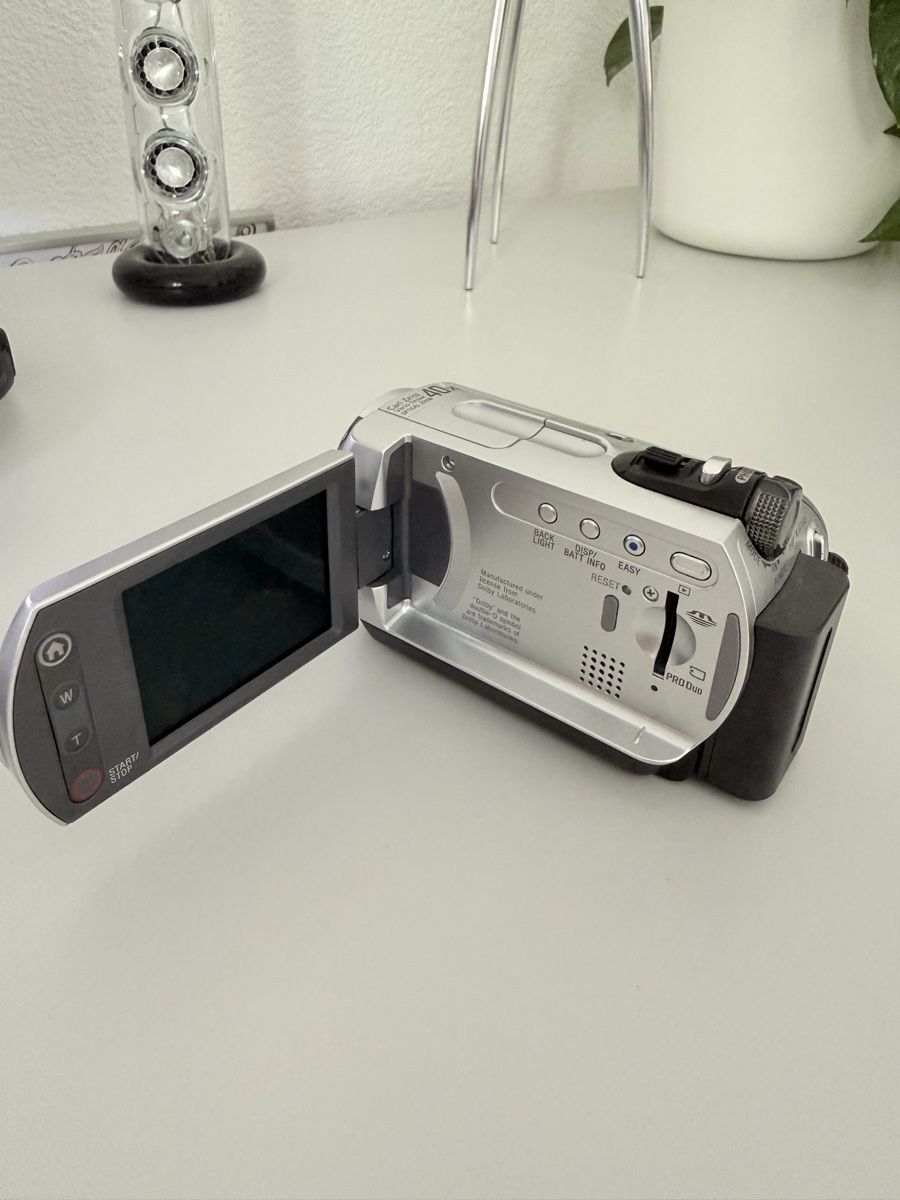 Sony Videocamere: Sony Handycam DCR-SR32E Nightshot – Difettoso da Bern venduto da Shanesells 5
