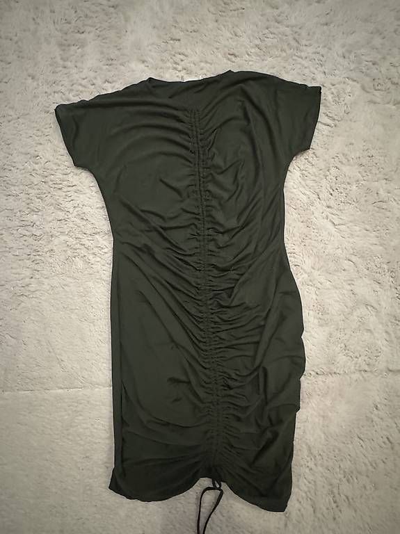 Vestiti: Elegantes, figurbetontes Sommerkleid – Usato da Oberwil b. Zug venduto da ritaaa