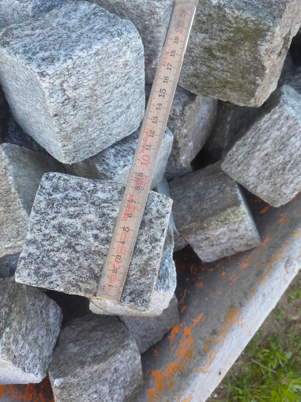 Pietre & tegole: Pflastersteine 8/11 cm Tessiner Granit – Nuovo (secondo la descrizione) da Hinwil venduto da lkl_yjw7 1