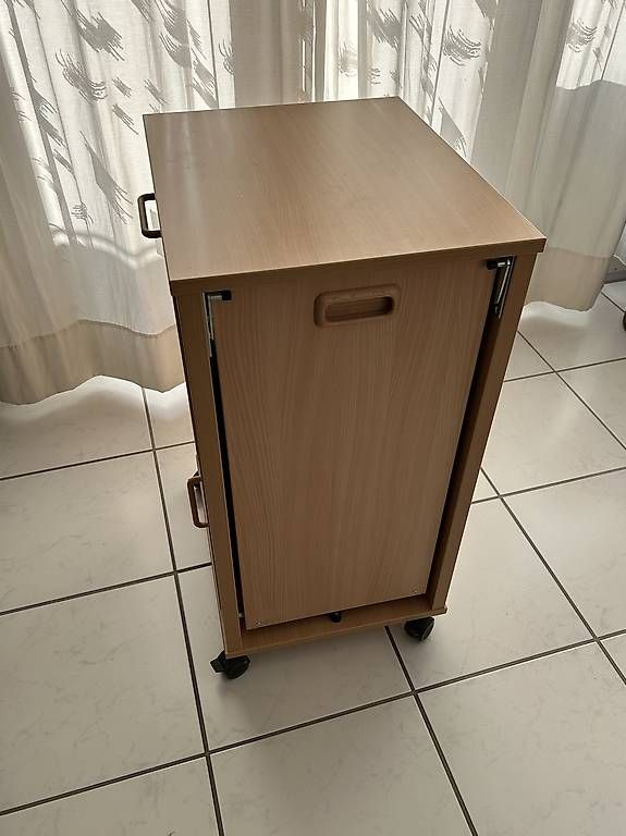 Nachttische: Nachttisch für Pflegebett – Gebraucht aus Schwerzenbach von nic_zt5r 2
