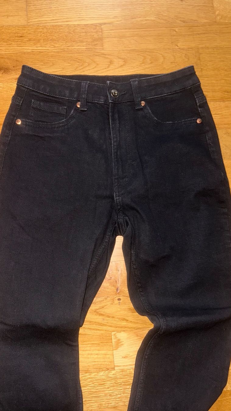 H&M Jeans: Jeans H&M Divided, 38 – Usato da Gümligen venduto da morticiaaddams 1