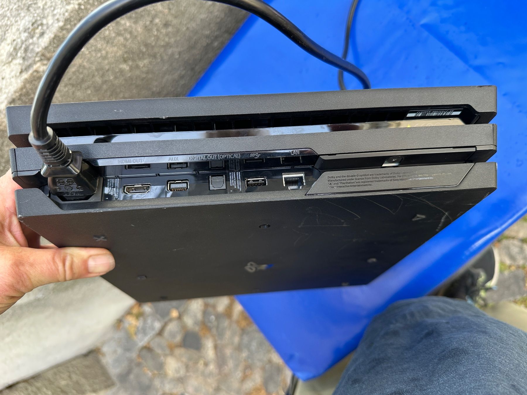 Sony Console: PS4 und Controller – Usato da Zürich venduto da atlantis77 5