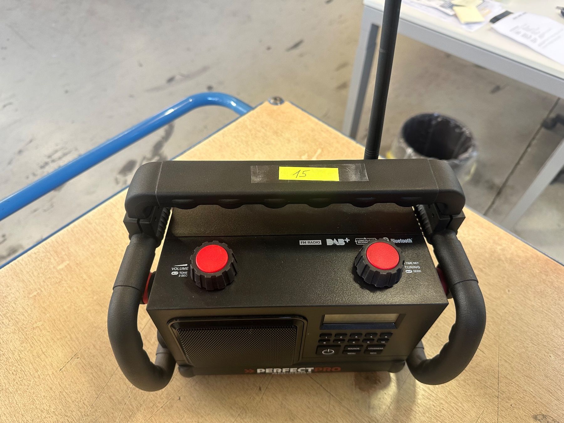 Perfectpro Baustellenradio ROCKBOX (NR 15) (Neu (gemäss Beschreibung ...