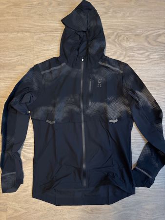 On „Run on Clouds“ Running Weather Jacket Gr. S