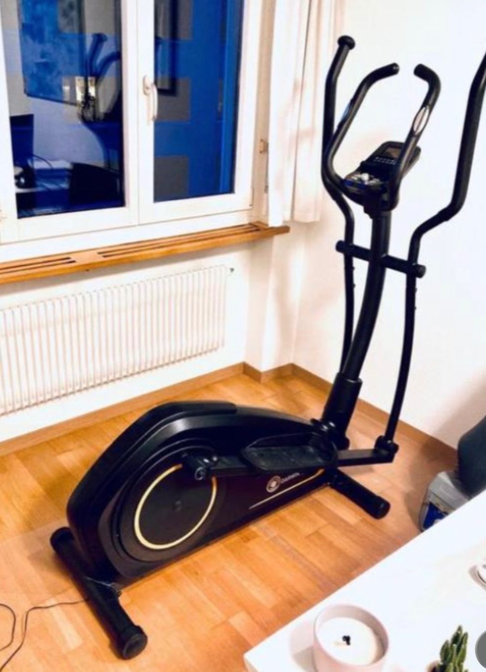 Hometrainer: Crosstrainer Darwin CT 40 – Usato da Herrliberg venduto da Lanaju