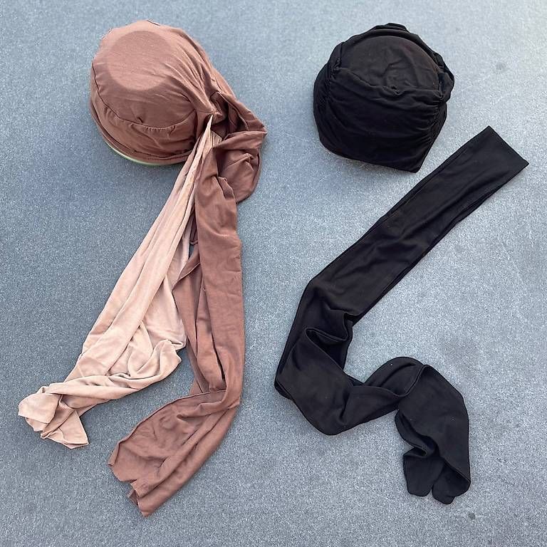 Copricapi, berretti & cappellini: Turban Kopfbedeckung – Usato da Niederwil SG venduto da kafr
