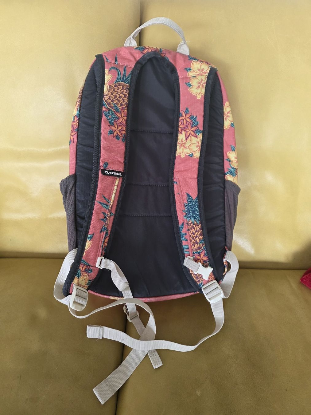 Dakine Sacs à dos: Dakine Rucksack pink Blumen Pineapple Muster – D'occasion à Ortschwaben par Patrick1978 1