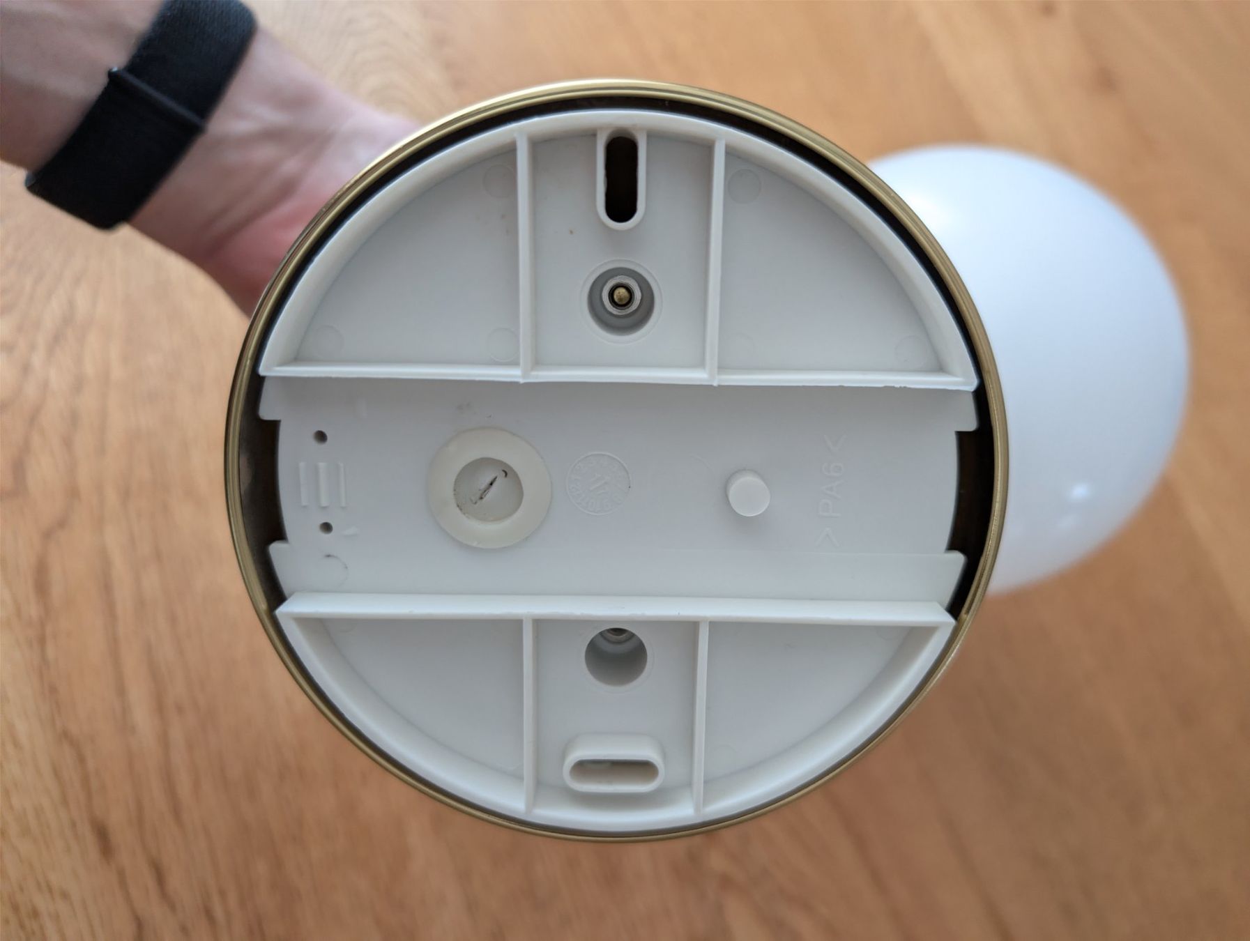 Ikea Lampes: Ikea Wandlampe Messingfarbig mit Glaskugel – D'occasion à Oberhasli par Sepp33 3