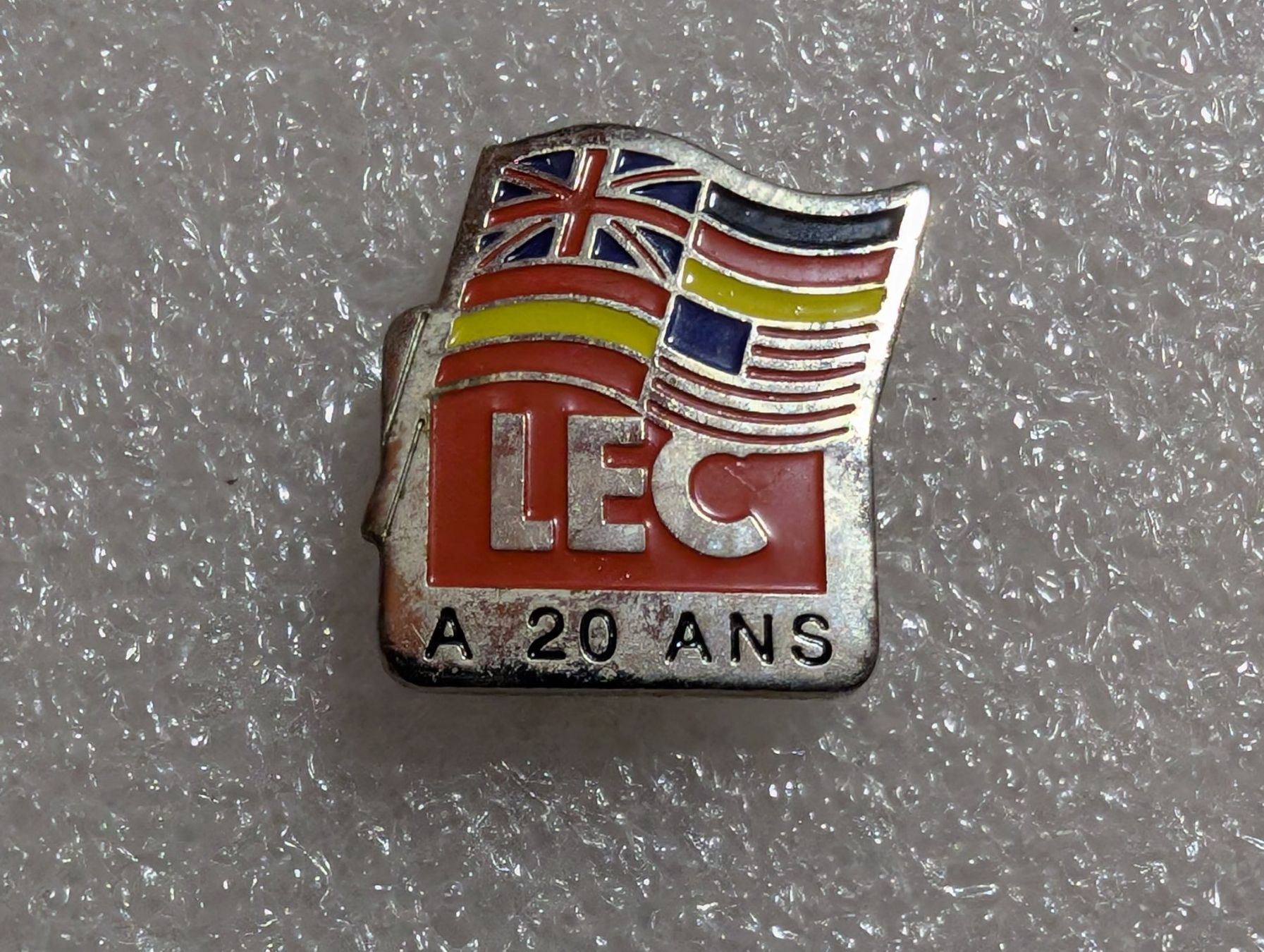 Plaquettes & Badges: Ansteckpin 204: 20 ans LEC – D'occasion à Oppligen par Pin-Fall-Shop