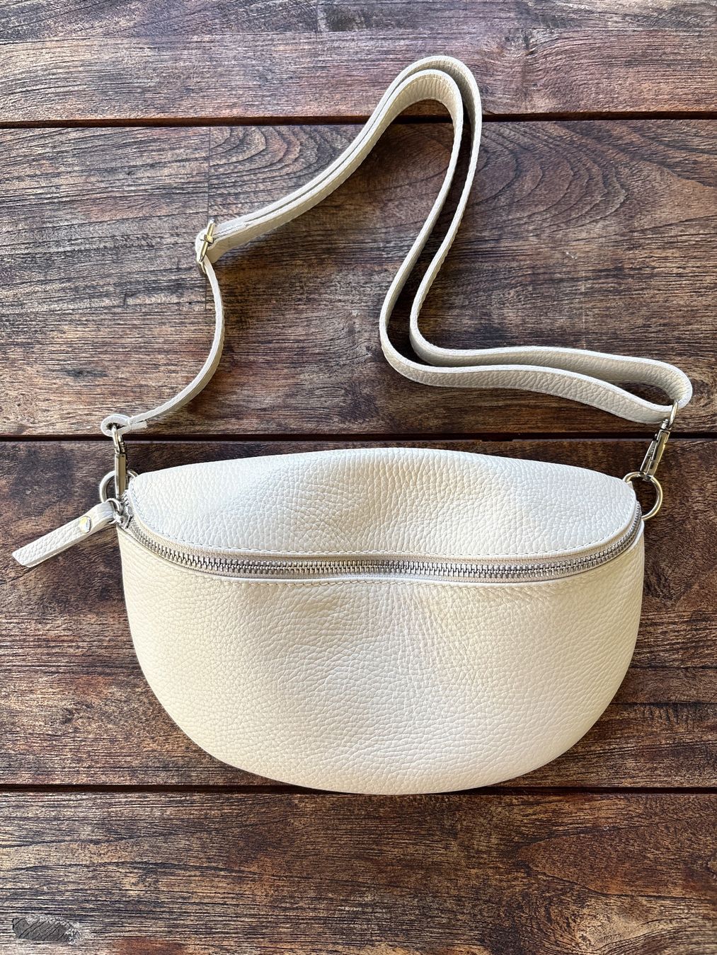 Taschen für Damen: Unisex-Ledertasche, auch als Bauchtasche oder Schultertasche – Gebraucht aus Neukirch Egnach von Bruno-Privatverkauf