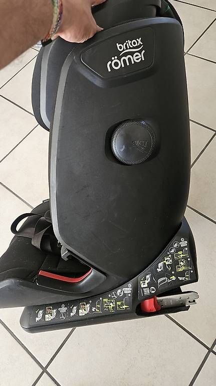 Seggiolini per auto: Britax Römer Advansafix IV R – Usato da Urdorf venduto da sam_f75x