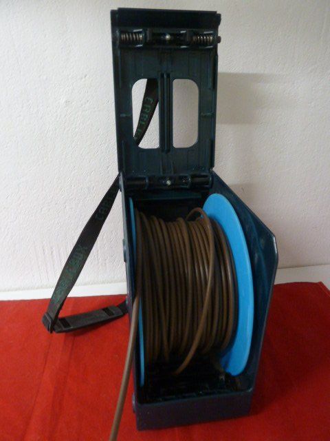 Cavi: Wisi Antennenkabel  MK 96 mit Abroll-Box – Nuovo (secondo la descrizione) da Affoltern am Albis venduto da Sennrtv 3