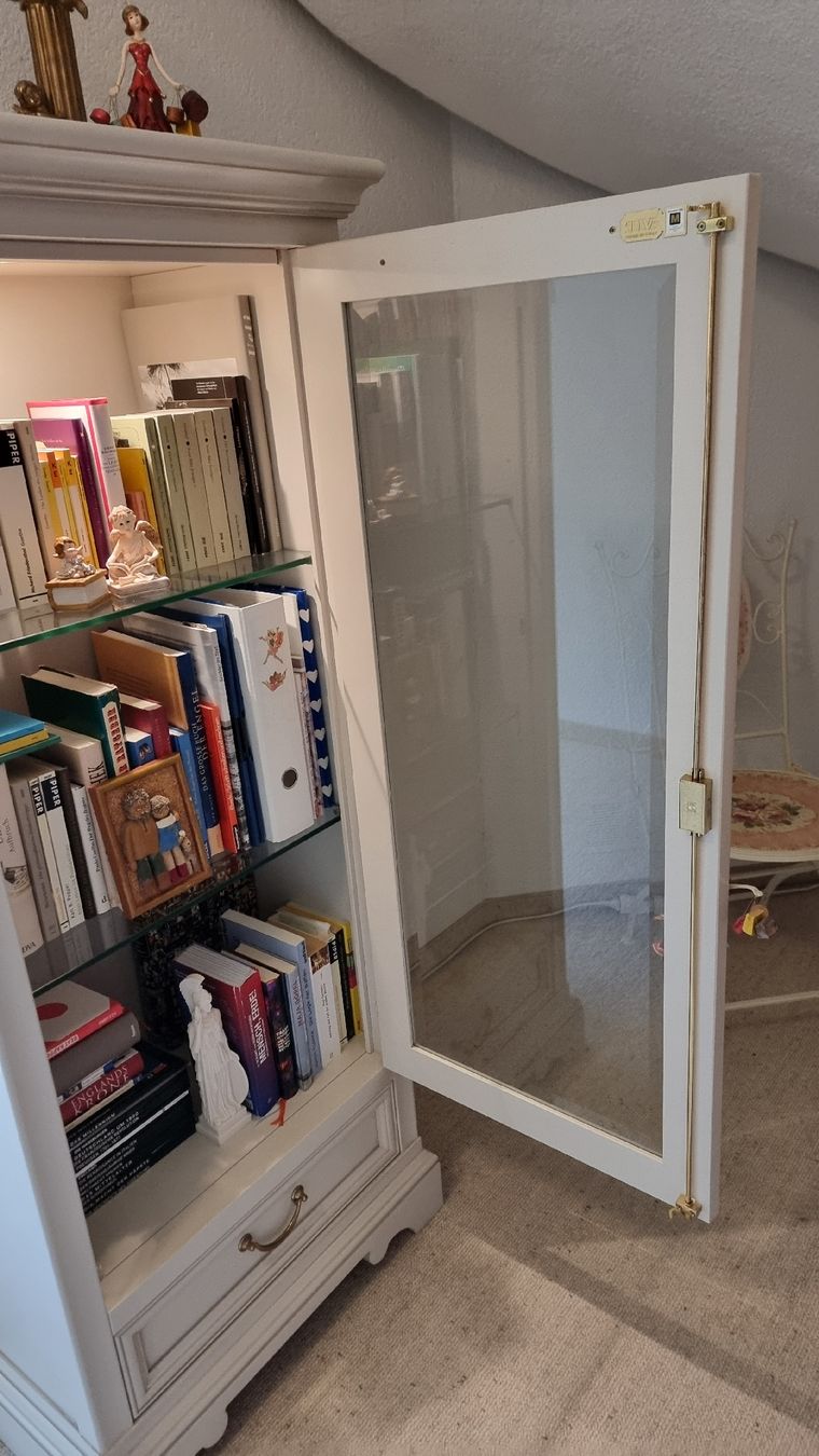 Vetrine: Vitrinen Schrank weiss mit Glasfront und Schublade – Usato da Twann venduto da MW51 2