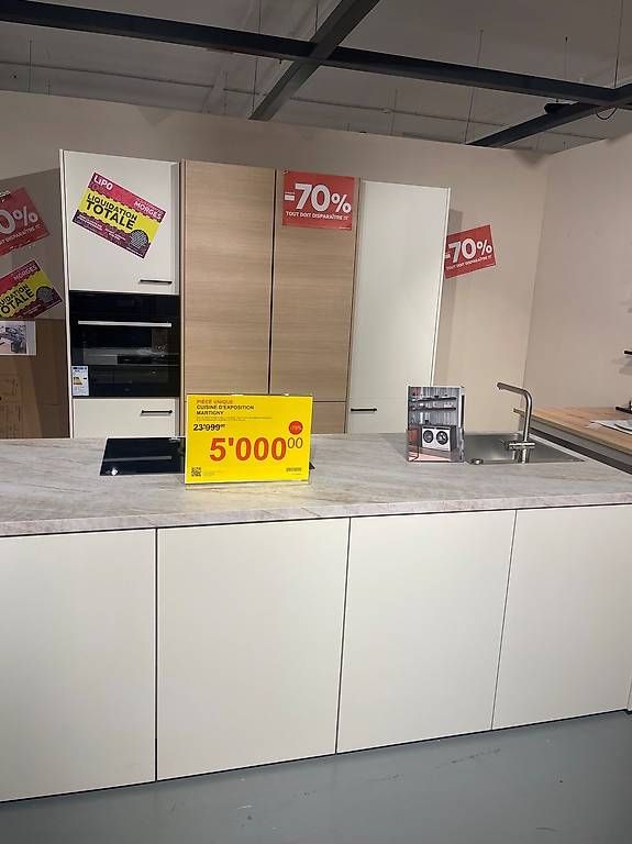 Cucine complete: ** VENDUE ** Cuisine intégrée inc. appareils électroménagers – Usato da Morges venduto da mor_9x9y 3