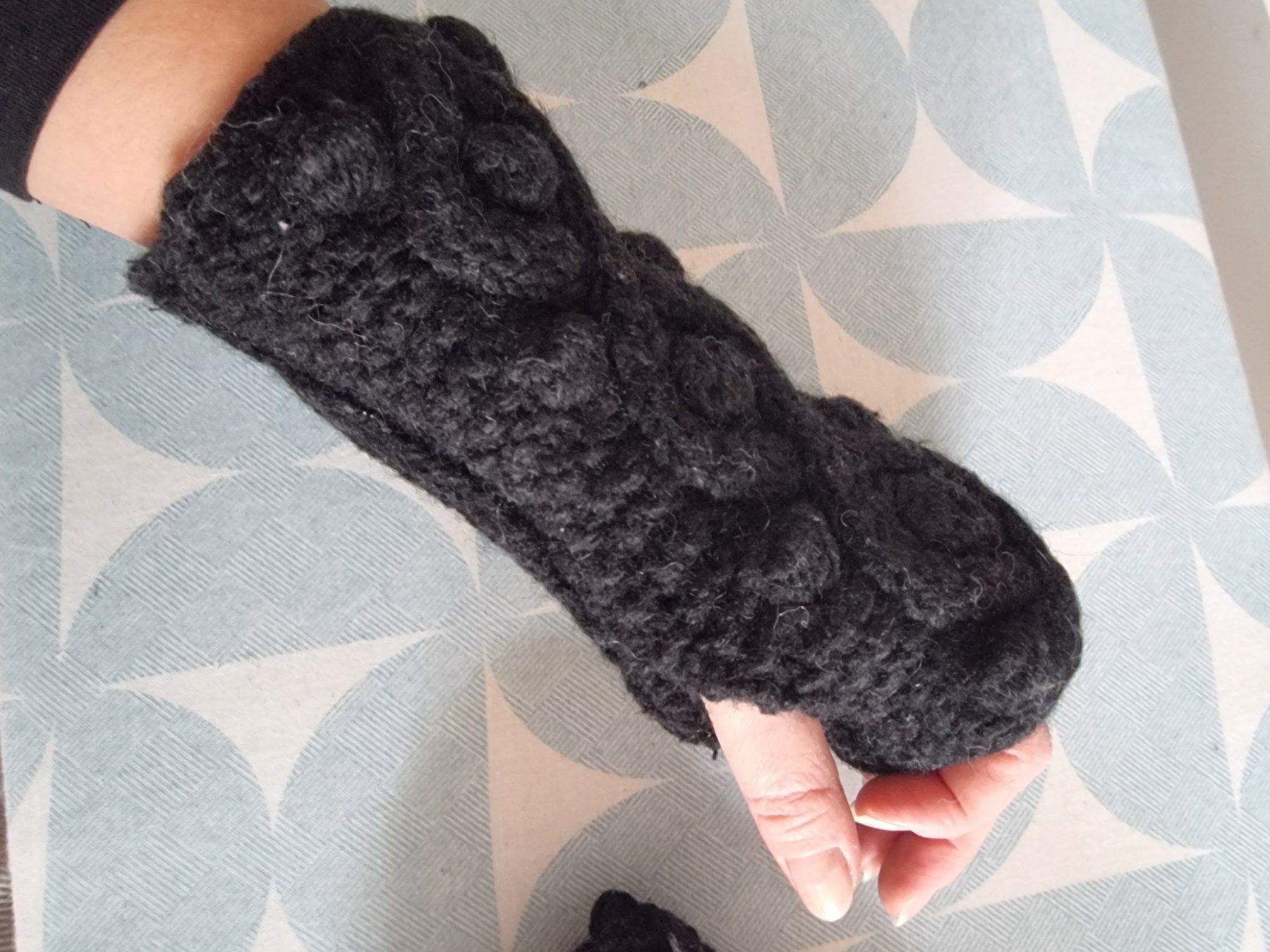 Altro in  Abbigliamento & Accessori: Warme, Armstulpen aus Wolle, Schwarz – Usato da Basel venduto da agneseb 2