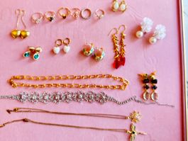 Lot de bijoux fantaisie colliers boucles bague Neuf