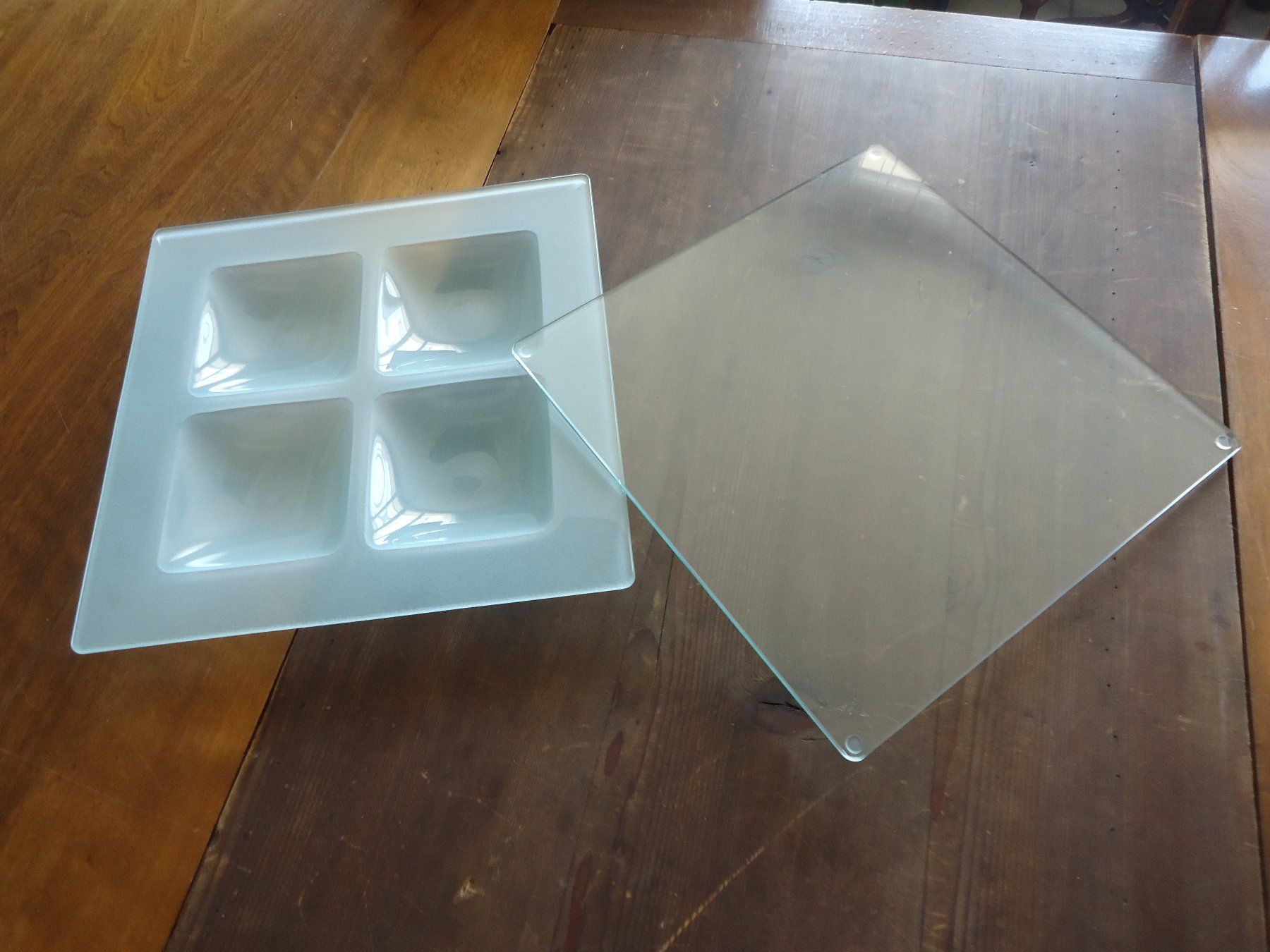 Piatti di portata: Plateau en verre avec compartiments décoratifs – Usato da Vessy venduto da mafabe 3
