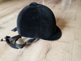 Schwarzer Reithelm Grösse 57, für sicheres Reiten