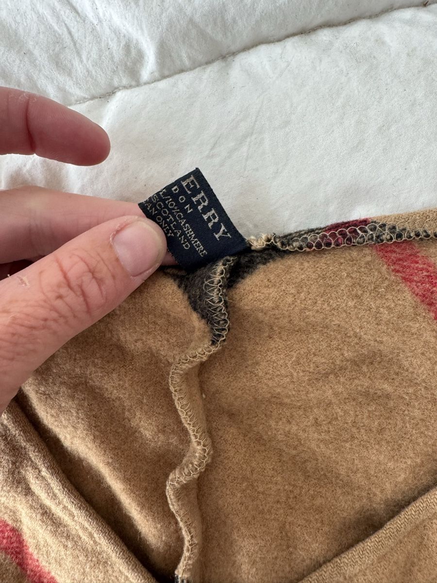 Burberry Altro in Moda donna: Poncho Burberry cachemire authentique taille unique idéal – Usato da Genève venduto da lejardindesvetements 3