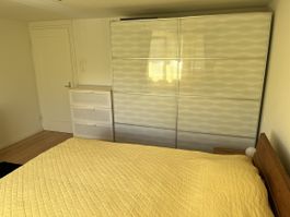 Kleiderschrank mit Glastüren ab 1.-