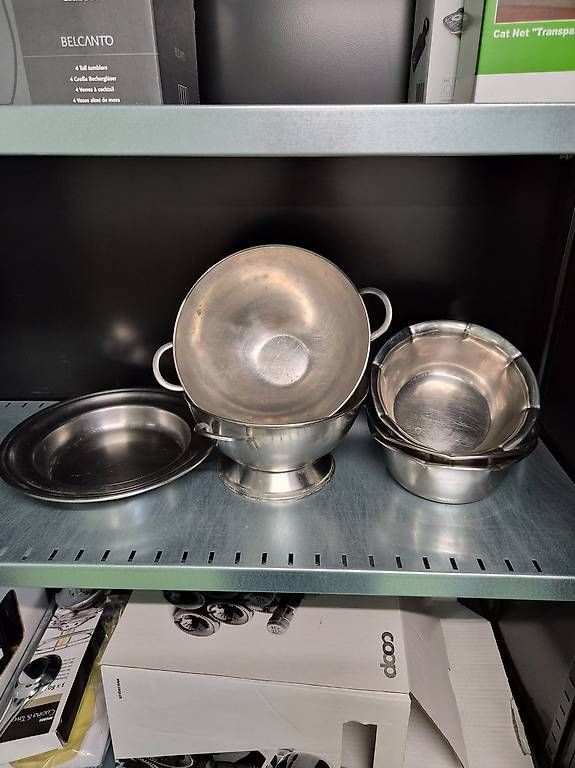 Cucine complete: Accessoires en Inox – Usato da Prilly venduto da Investchsuisse