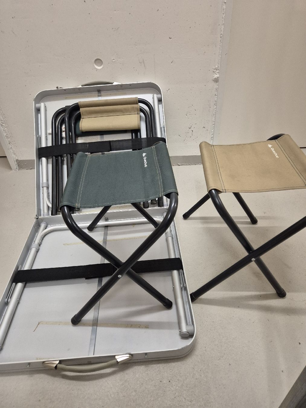 Tende : Quechua Folding Camping Table Set With Two Stools – Usato da Lenzburg venduto da DobrzynM 2