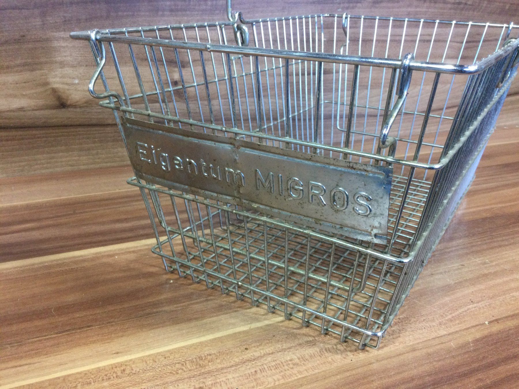 Outils anciens: Gebrauchter kultiger Migros Eisengitter Einkaufskorb – D'occasion à Wangen SZ par kuriosum12 1