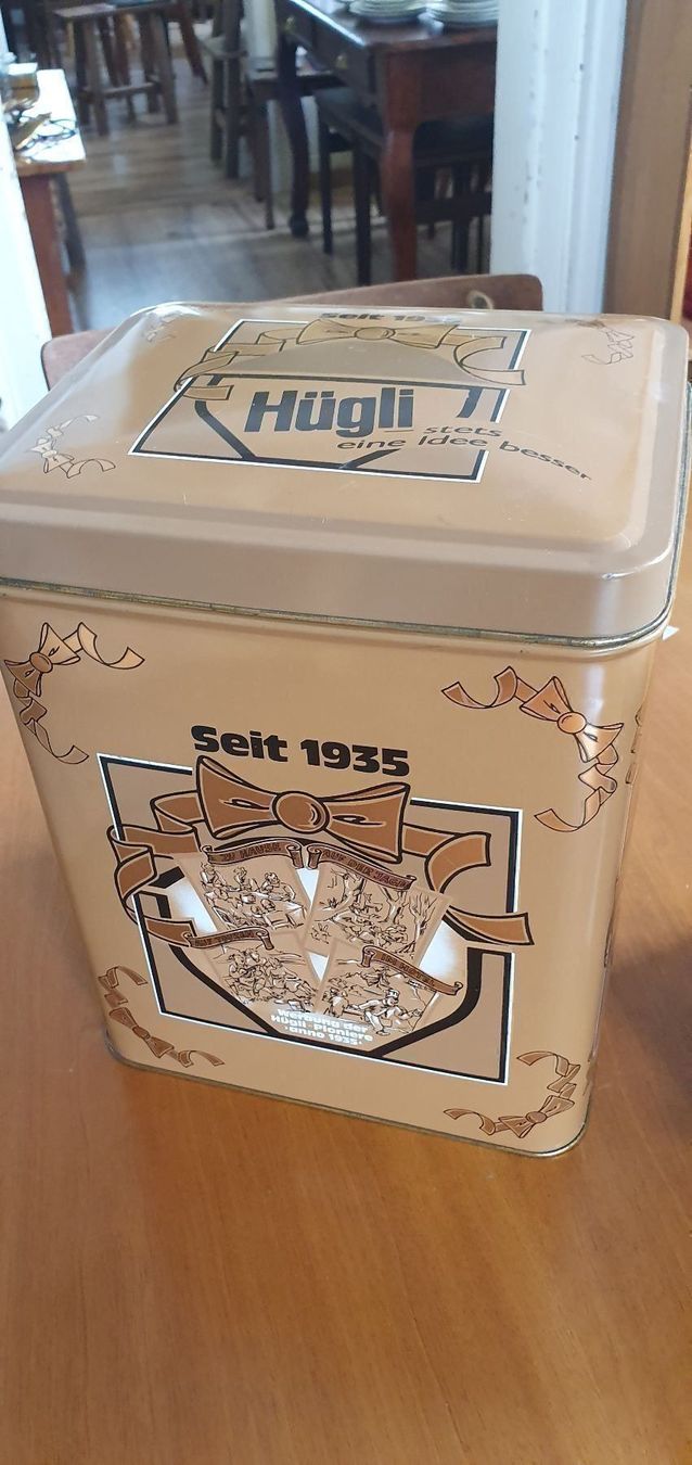 Tabacchi: Schöne Blechdosen Hügli – Usato da Flawil venduto da Naphtali 2