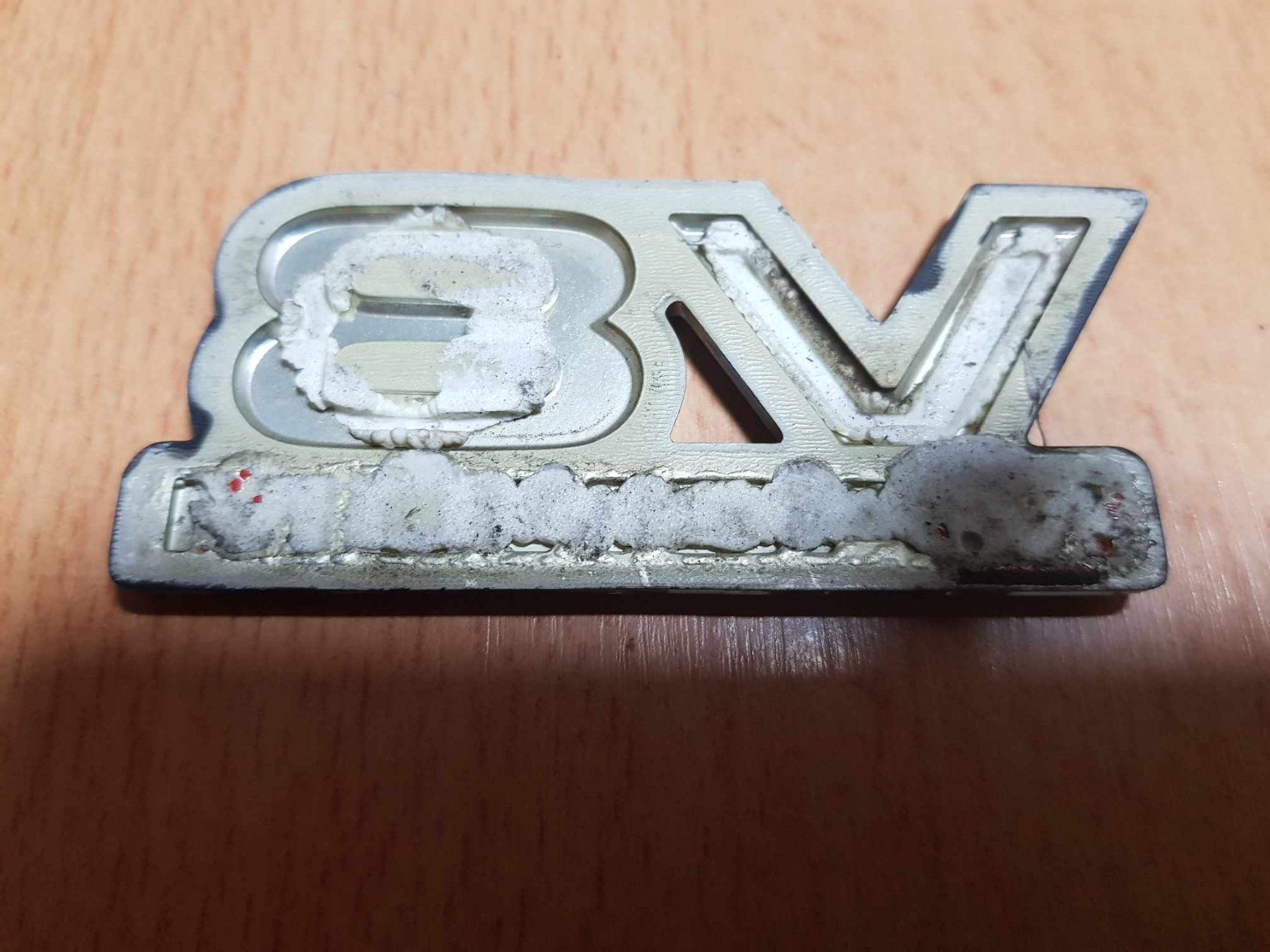 Dodge Tutti pezzi di ricambio auto: Emblem V8 Magnum Dodge – Usato da Niedergösgen venduto da usc_l8gm 2