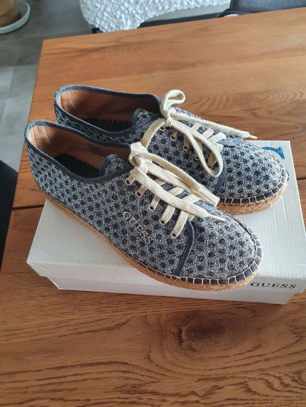 Guess Scarpe da donna: Espadrilles avec lacets Guess taille 39 – Usato da Cheseaux sur Lausanne venduto da pan_skd5