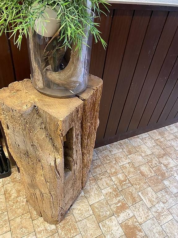Articles en bois: 300 jähriger original Eichenpfahl mit Glas – D'occasion à Goldach par 1963ruthlanter 3