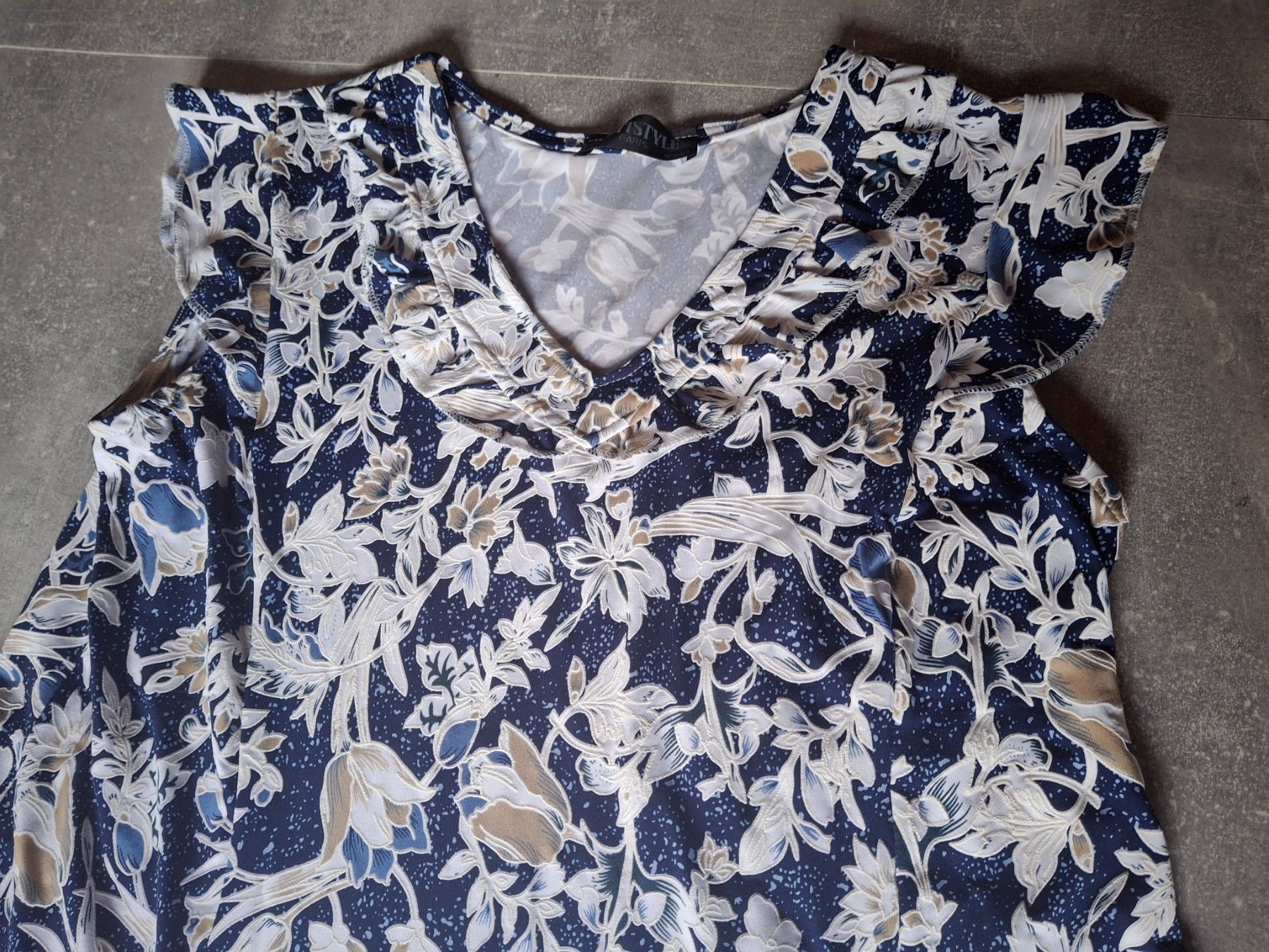 Vestiti: Robe taille 46/48 marque Vetistyle – Usato da Villiers venduto da san_jn5w
