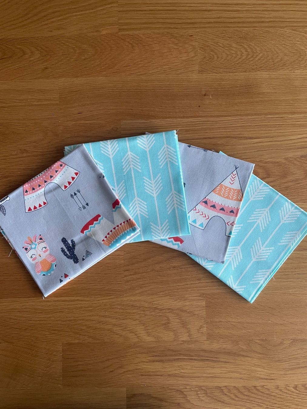 Tissus: Fat quarter/Coupon patchwork-couture Petits Indiens gris – Neuf avec emballage d'origine à Gland par san_xz5j