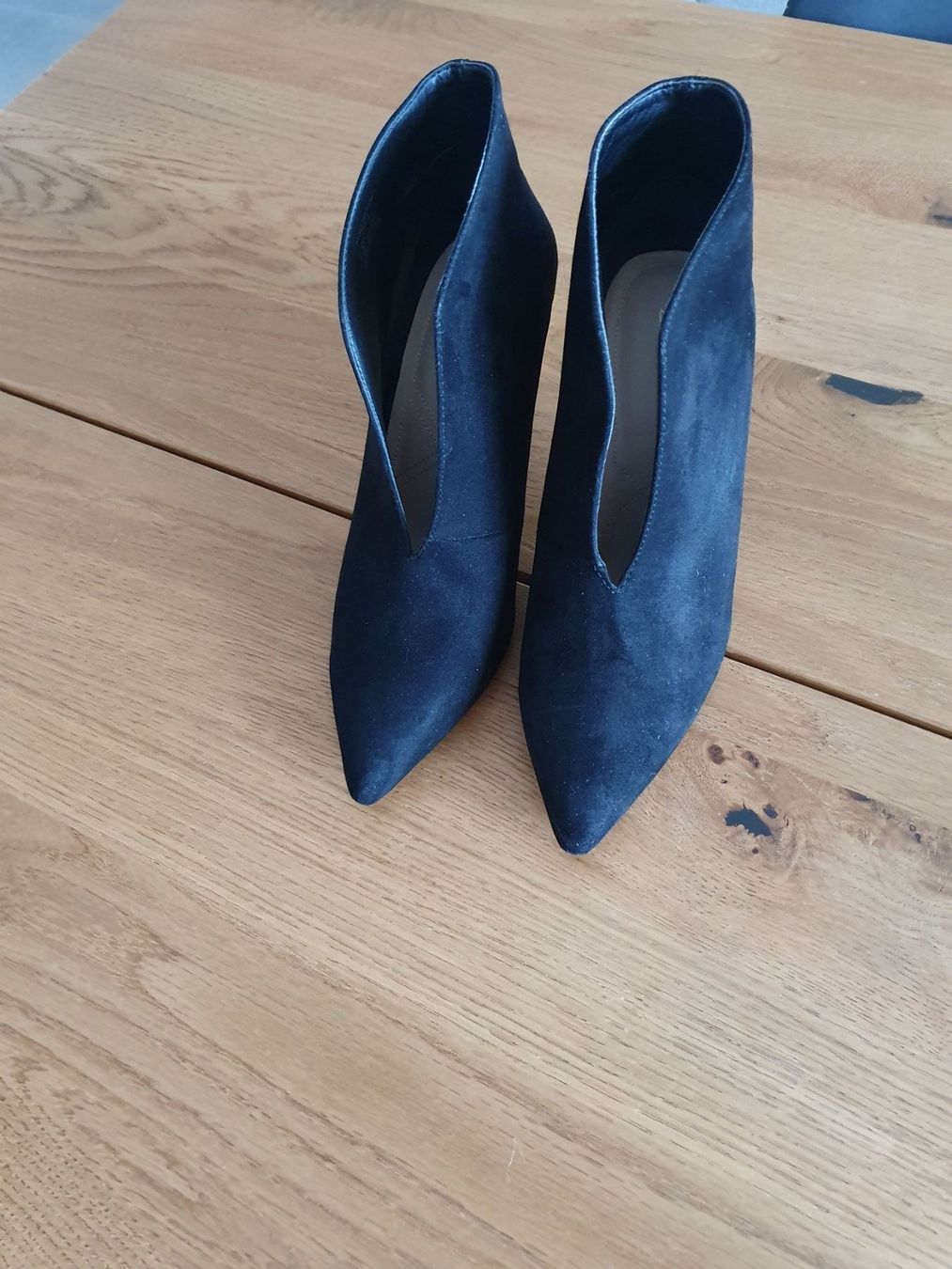 Zara Scarpe da donna: bottines Zara en daim chic élégant – Nuovo (secondo la descrizione) da Cheseaux sur Lausanne venduto da pan_skd5 1
