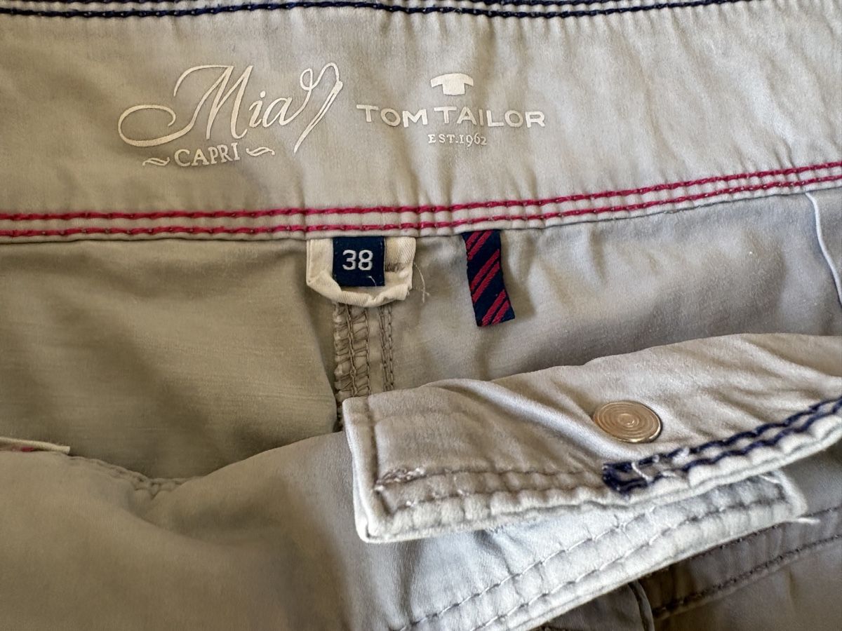 Tom Tailor Pantaloni: Tom Tailor grau Capri kurze Hose M 38 – Usato da Rheinfelden venduto da nad_6hrl 2