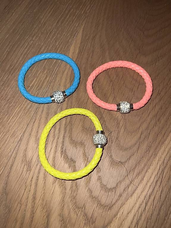 Bracciali & Braccialetti: Bunte Magnet Armbänder – Usato da Sevelen venduto da ale_v29l