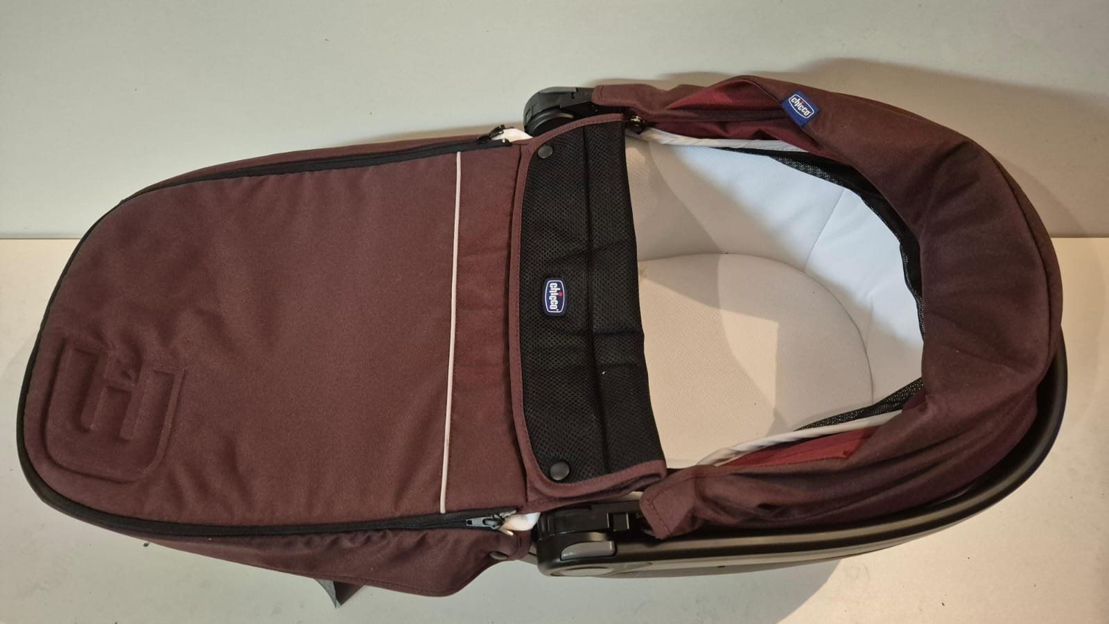 Chicco Carrozzine: Chicco Trio Activ3 poussette 3-en-1 + accessoires – Usato da Prilly venduto da Ledanaki 7