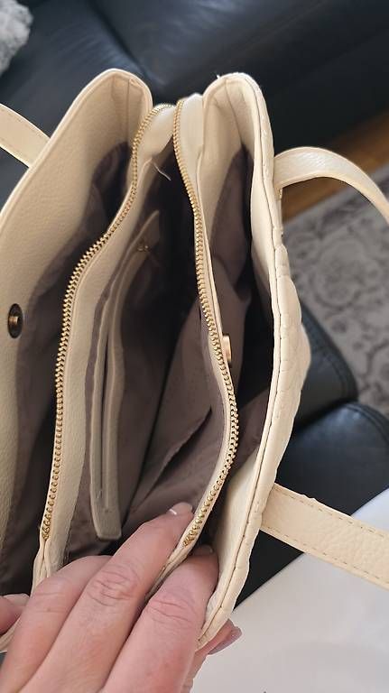 Borse da donna: Handtasche  – Usato da Wallisellen venduto da alj_cr5c 2