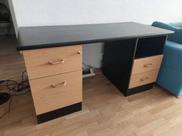 Bureau fonctionnel avec 4 tiroirs