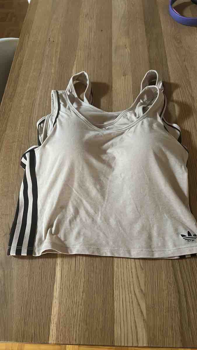 Adidas Tops: Adidas Damen Top Grösse S hellgrau – D'occasion à Siebnen par schnell05