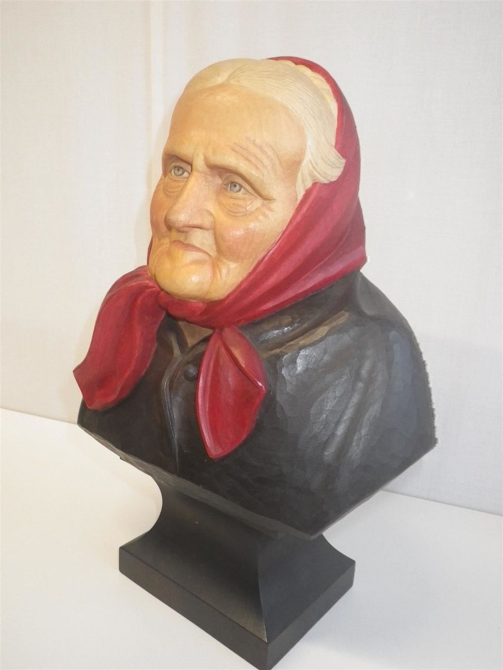 Sculptures & Statues: geschnitzte Büste alte Frau – D'occasion à Brienz BE par P.Edelweiss 3