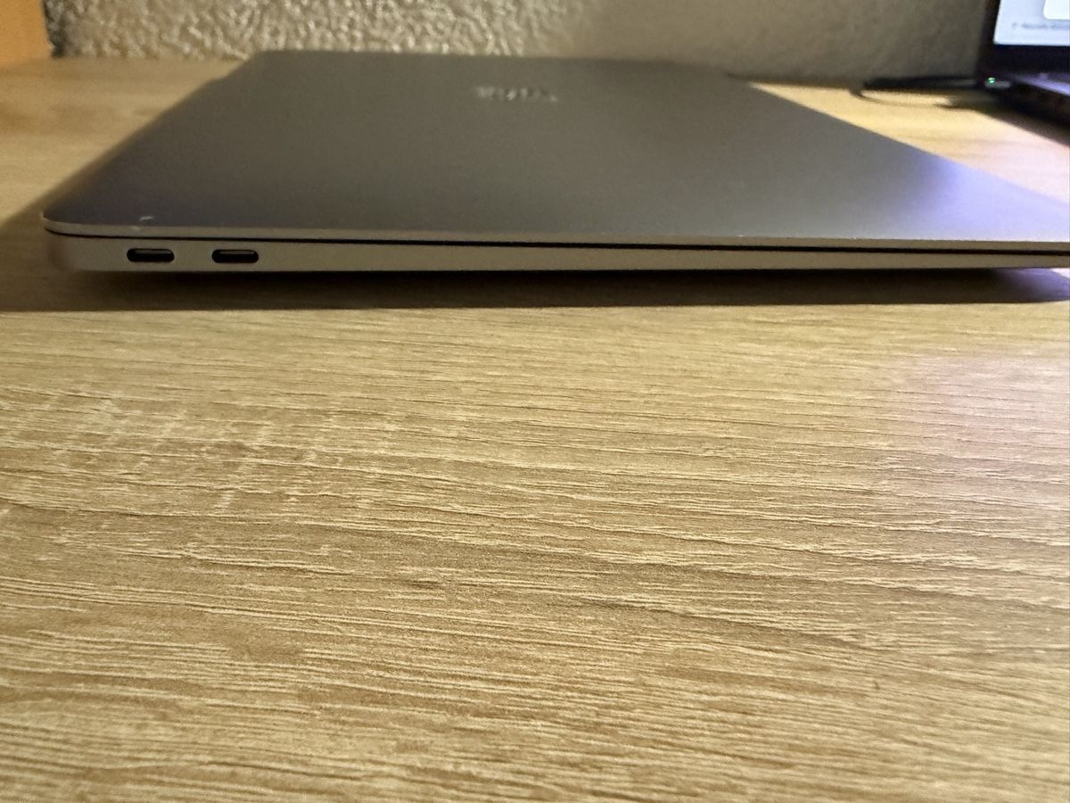 Apple Notebook: Apple MacBook Air M1 2020 Gris sidéral – Usato da La chaux de  fonds venduto da mal_rhl5 3