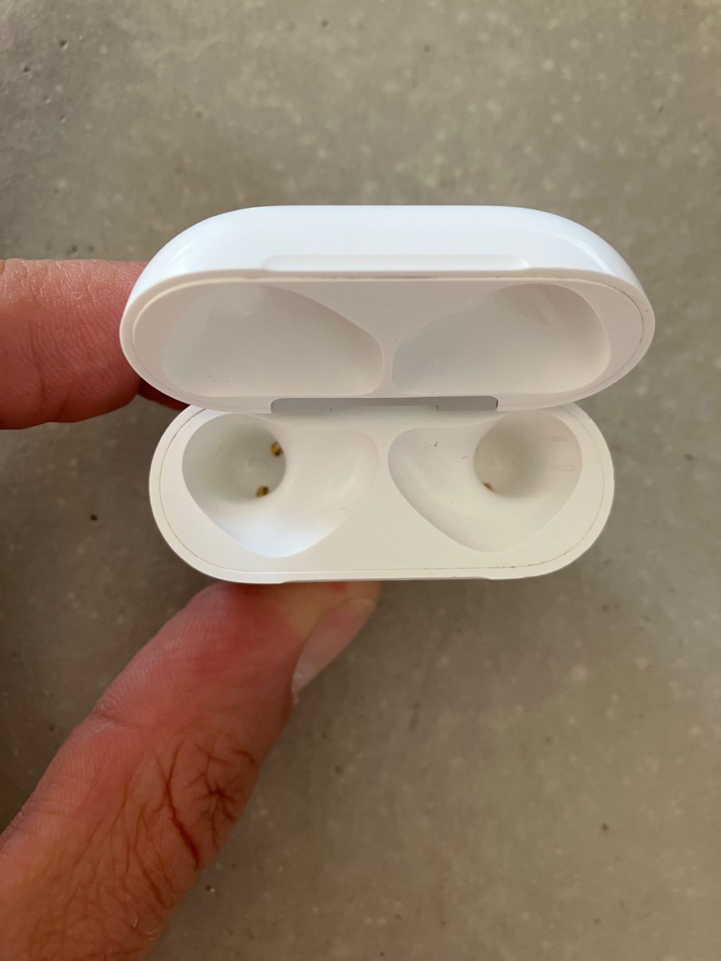 Apple Casques audio: APPLE AIRPODS 4 CASE – D'occasion à Lausanne par mr.v 3