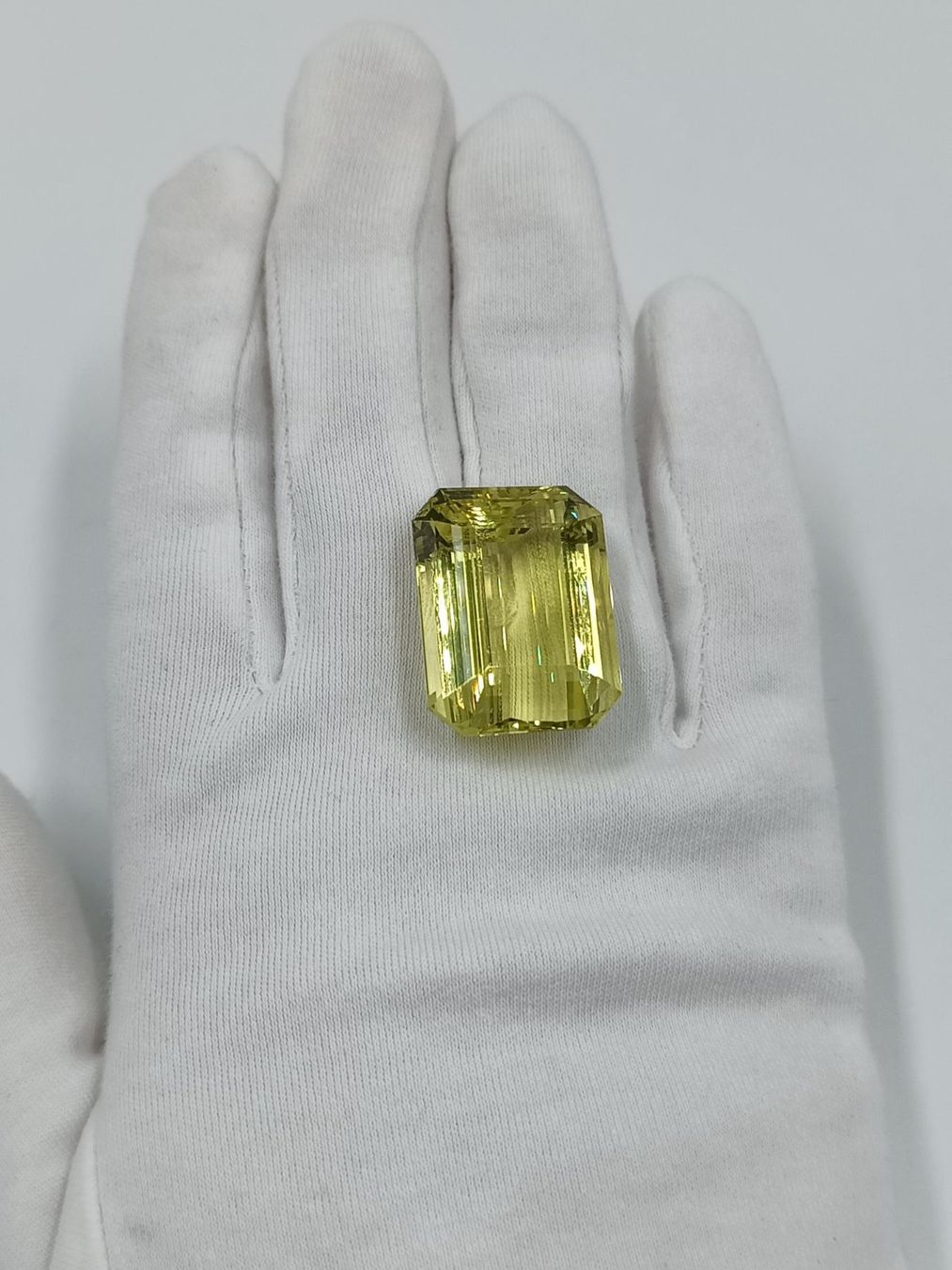 Pietre preziose: 1 ZITRONENGELBER CITRIN, 37.93 CT. – Usato da Luzern venduto da EdiGem 8