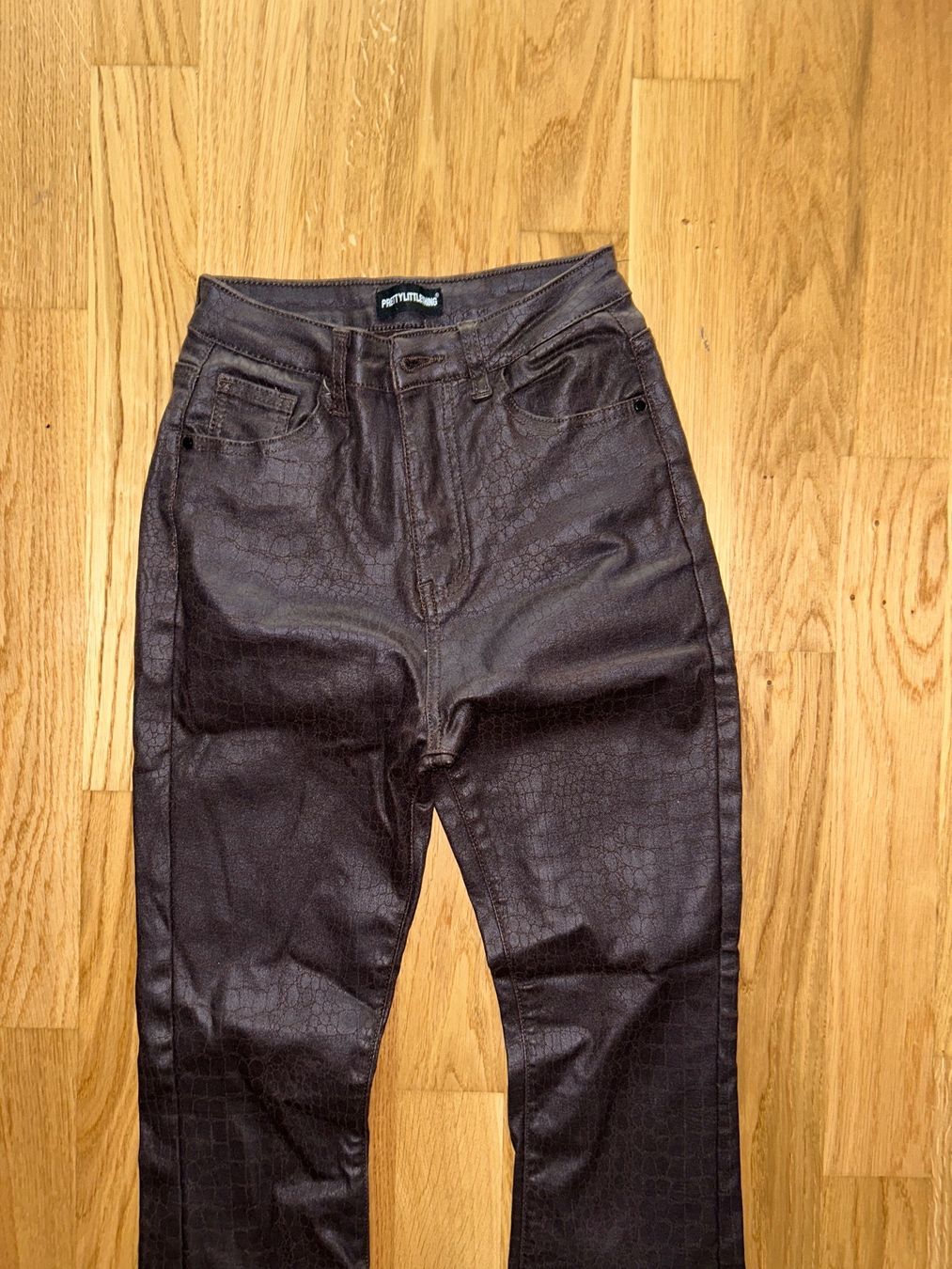 Jeans: CROC BRAUN FLARE JEANS – Nuovo (secondo la descrizione) da Luzern venduto da Suneha