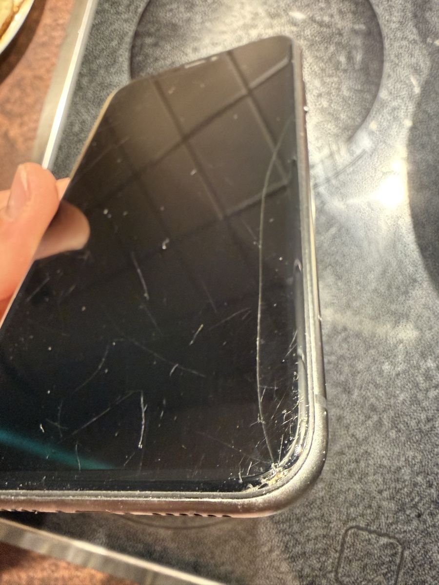 Apple Portables: iPhone 11 64GB Schwarz – D'occasion à Luzern par betzgi02 2